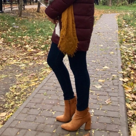 “Vixen of the Night” [Camel] - Picture 8 of 8